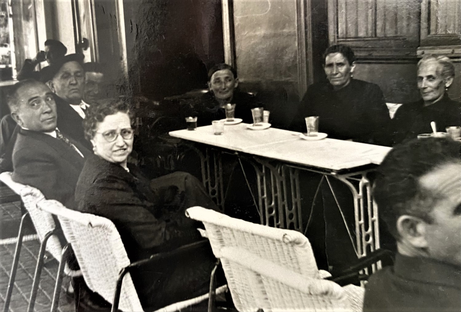 1955 (aprox) Paisanos de Arevalillo en Arévalo. Juan José Sánchez, Heliodora Sánchez, María Sánchez