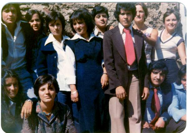 Felix, Tini, Jose, Ana Mary, Sofi, Benja, Adelina y Rosa Mari <br>Paquita, Angelines, Natalio y Vicente (1977)