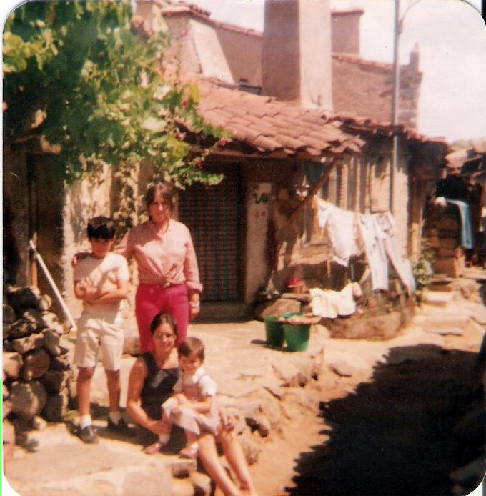 Estrella, Rosario, Jose y Juli (1982)